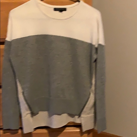 Banana republic small sweater. - Picture 2 of 4